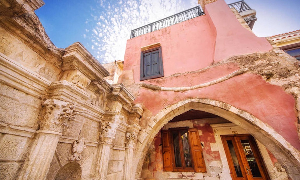 Old Town Rethymnon Apartment | Venetian Rimondi Fountain Mansion - Built In 1626