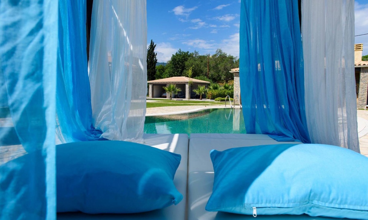 Dassia Villa | Villa Black White Dassia
