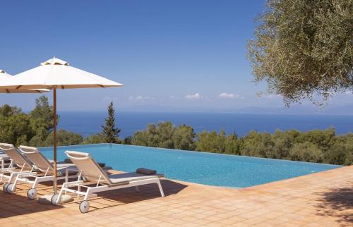 Tsoukaladhes Villa | Villa Borsa Secluded Retreat with Sea Views Gym