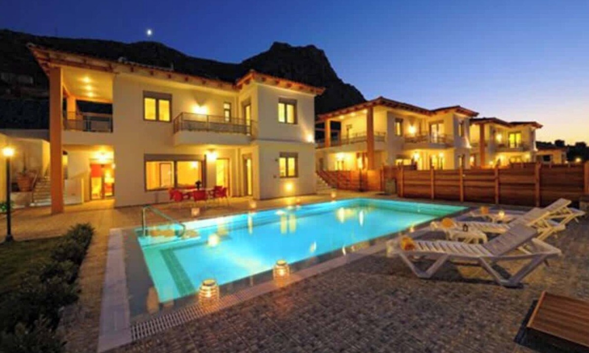 Hersonissos Centre Villa | Villa | Freshwater Private Pool, Garden & Sea View