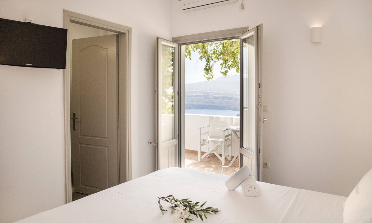 Akrotiri Hotel | Villa Galinia