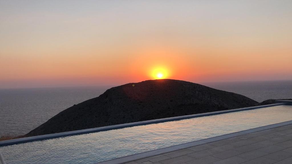 Syros Villa | Villa Ibti, 6 bedrooms, 20m Private Pool sea view