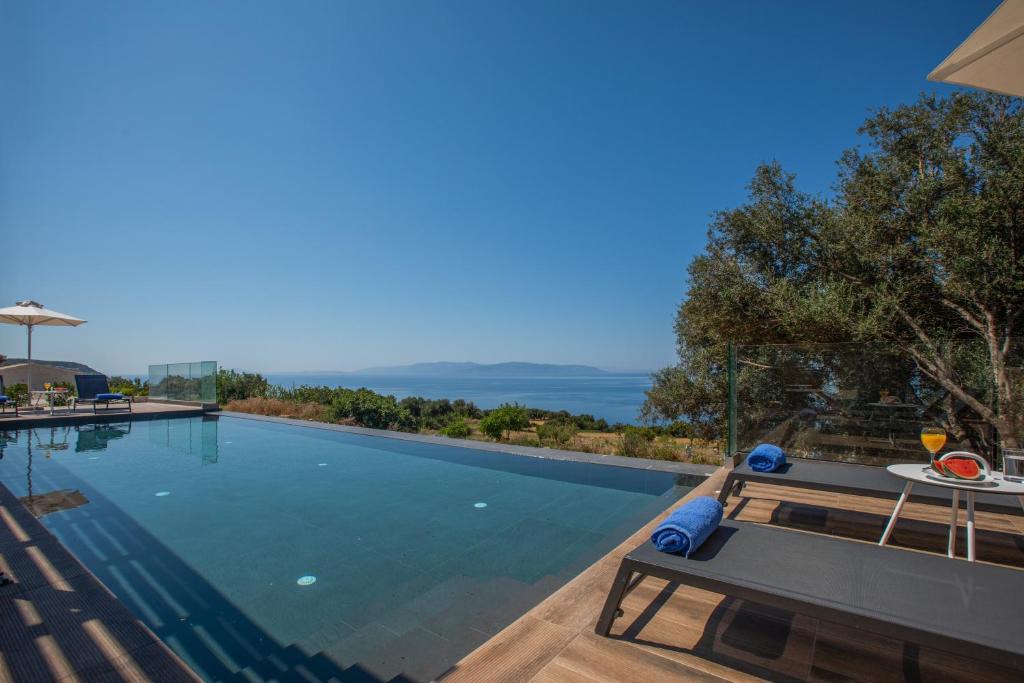 Plateies Villa | Villa Lefka with Private Infinity Pool & Panoramic Sea Views