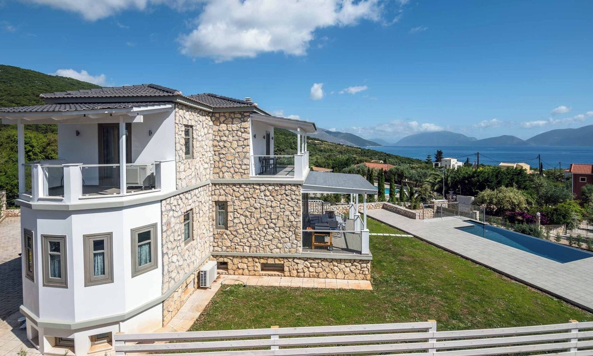 Karavomylos Villa | Villa Lefkidio - Sami, Kefalonia | Sleeps 6