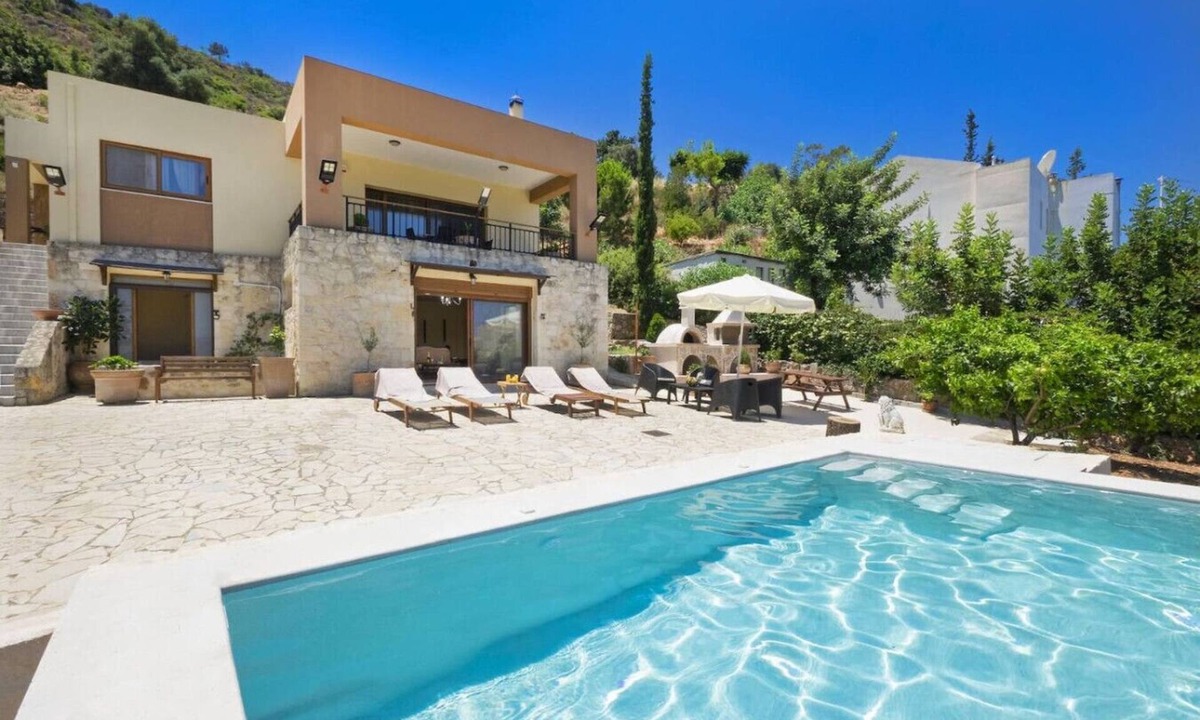 Tsikalaria House | Villa Leon Tsikalaria | Private Pool, BBQ & Yard
