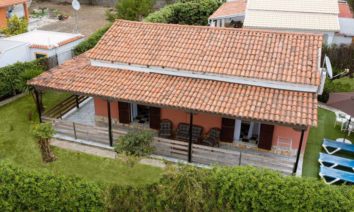 Agios Gordios House | Villa Popi on the beach of Agios Gordios