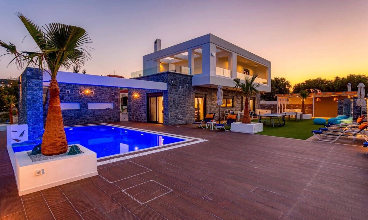 Hersonissos Centre Villa | Villa Tropicana by Villa Plus