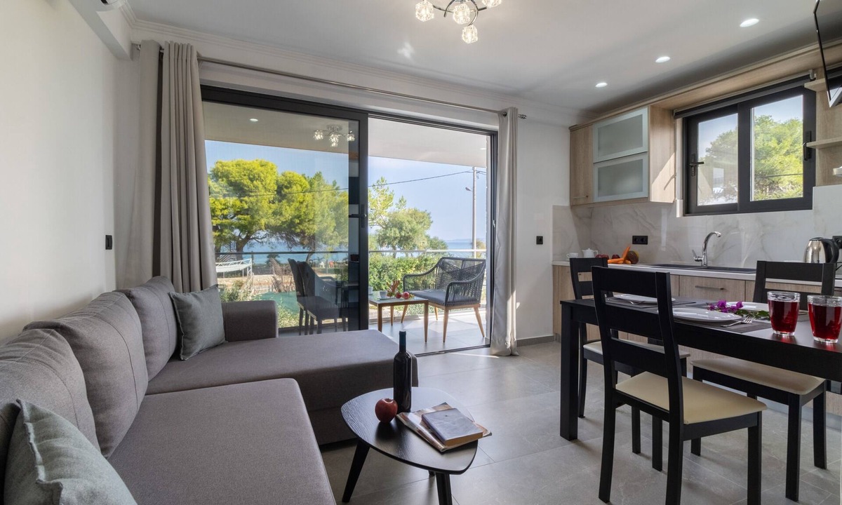 Lefkada Town Villa | Villa with Sea View, Shared Garden & Wi-Fi