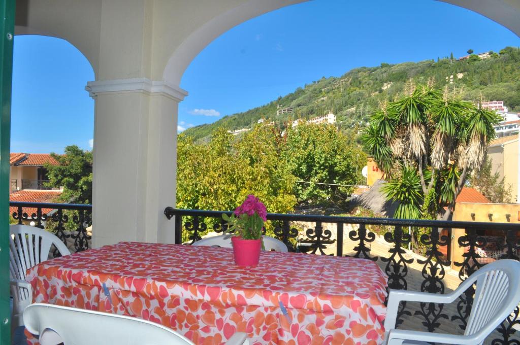 Agios Gordios Apartment | Yannis - Holiday Apartments on Agios Gordios Beach in Corfu