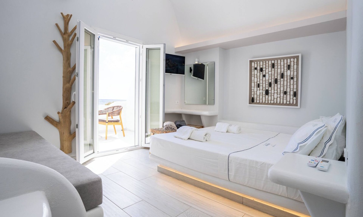 Perissa Hotel | Zen Suites & Spa