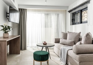 2-Bedroom Apartment with Private Pool - Lagoon Luxury Suites