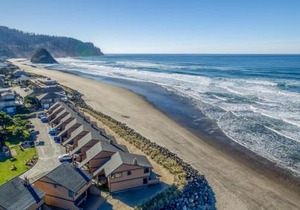 Breakers Beach House 4 - Meredith Lodging in Neskowin