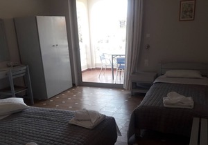 Drossia # 8 - One Bedroom Apartment, Sleeps 4