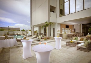 Enjoy Our Stress-Free Experience with Outdoor Pool and Shuttle | 3 Rooms in Miami