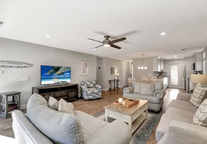 SeaPines, Stunning Remodel, Golf view, Walk to the Beach Club, 2 Free Bikes in Hilton Head Island