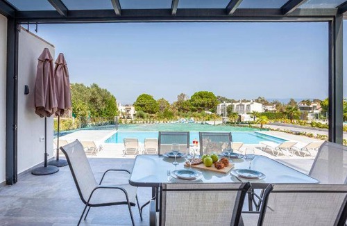 Pefkochori Apartment | 180 m² Apartment ∙ 4 bedrooms ∙ 9 guests