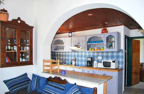 Limnos House | 200 m² House ∙ 5 bedrooms ∙ 13 guests