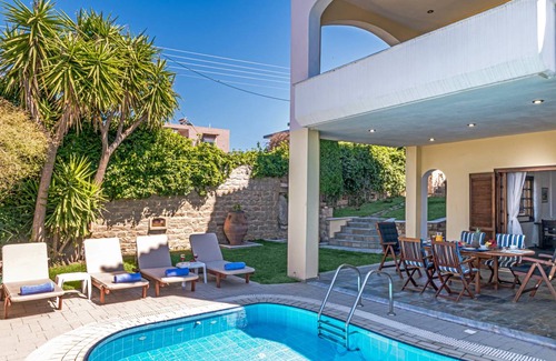Margarites Villa | 240 m² Villa ∙ 6 bedrooms ∙ 13 guests