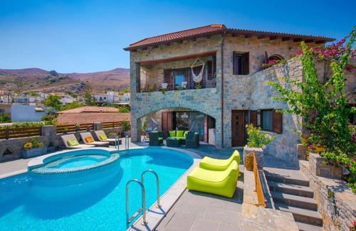 Pombia House | 270 m² House ∙ 4 bedrooms ∙ 10 guests