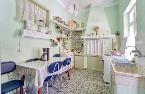Pedi House | 2islands, Waterfront House Pedi