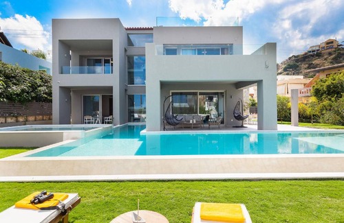Platanias Town House | 300 m² House ∙ 4 bedrooms ∙ 9 guests