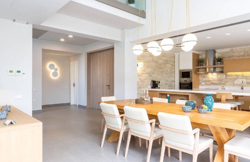 Platanias Town House | 300 m² House ∙ 4 bedrooms ∙ 9 guests
