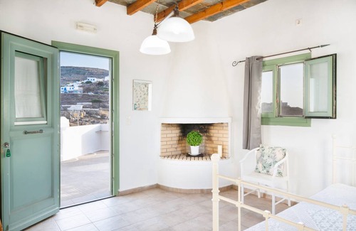 Sikinos Apartment | 45 m² Apartment ∙ 1 bedroom ∙ 3 guests