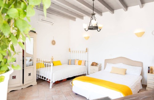 Sikinos Cabin | 45 m² Lodge ∙ 2 bedrooms ∙ 4 guests