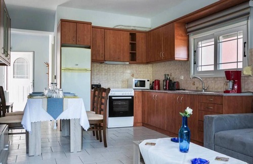 Kardhakata Apartment | Apartment 'Moulinos Cottages Ioanna' with Shared Terrace, Wi-Fi and Air Conditioning