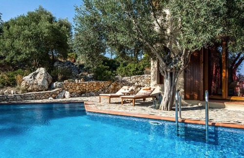 Votsi Villa | Deluxe Alonissos Island | Villa Elia | 1 Bedroom | Private Pool & Beautiful Sea.