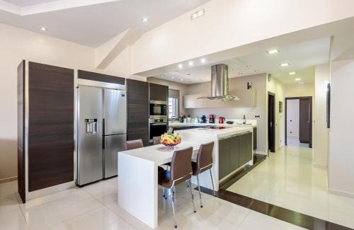 Chania Town Apartment | Evgenias Luxury Apartment with Rooftop Pool