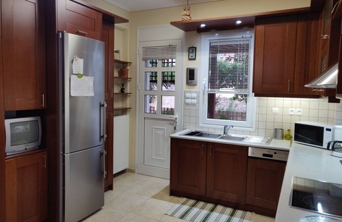 Saronikos Condo | Family House near the beach