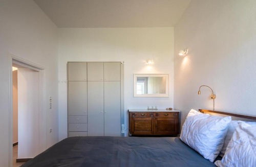 Adamas House | Olive in Blue