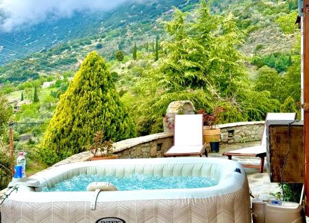 Arachova Ski Chalet | Rock Dandy Deluxe Chalet in Arachova - Delphi, Sauna, Prv Parking, Amazing View