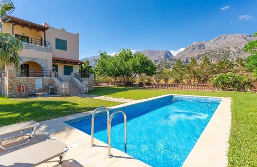 Fragkokastello Villa | Spiros Beach Villa: Large Private Pool, Walk to Beach, Sea Views, A/C, WiFi