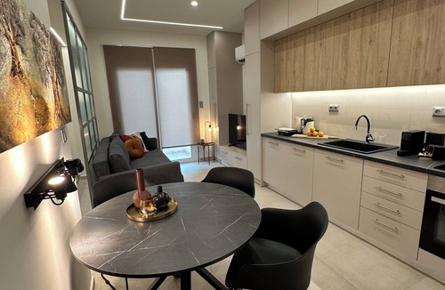 Aigaleo Apartment | Καλώς ήρθατε στο Estia Athens Apartment. Το διαμέρισμα, στο κέντρο του Αιγάλεω!