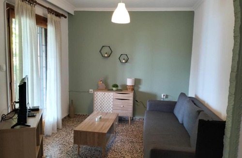 Stomio House | Με Θεα!