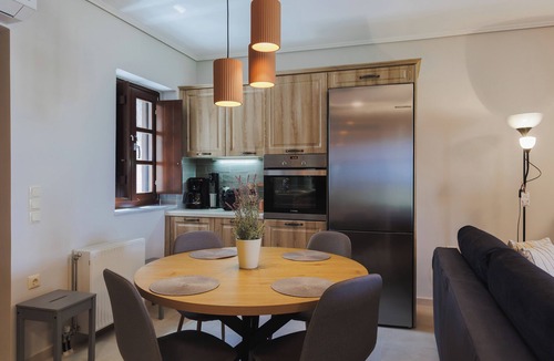 Neon Oitylo Apartment | 1,5 km from Areopoli Stone Apartment, Mani, Acroterra