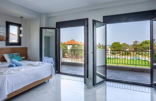 Pefkochori Apartment | 180 m² Apartment ∙ 4 bedrooms ∙ 9 guests