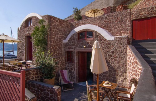 Amoudi Bay House | 2 Bedroom Cave Suite in Ammoudi Bay