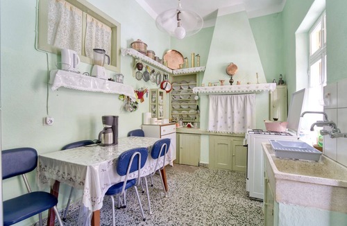 Pedi House | 2islands, Waterfront House Pedi