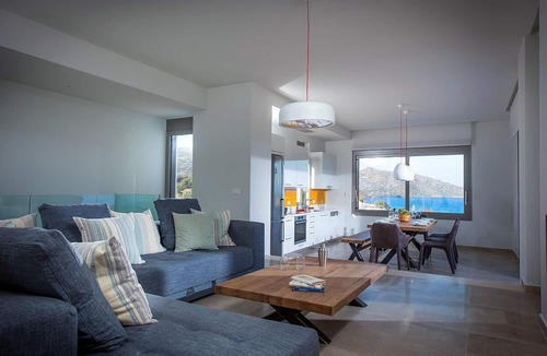 Agios Nikolaos Town Villa | 3 bedroom villa close to a sandy beach