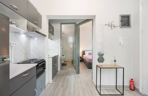 Salakos Apartment | 30roses Apartment with Garden and Hot Tub