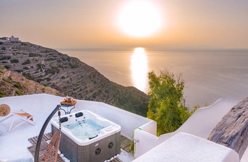 Sikinos Apartment | 45 m² Apartment ∙ 1 bedroom ∙ 3 guests