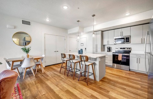 Draper Apartment | 4th Fl Corner Unit w/Hot tubs, Gym, & Clubhouse