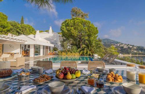 Achladies Resort | 550 m² Resort ∙ 7 bedrooms ∙ 14 guests