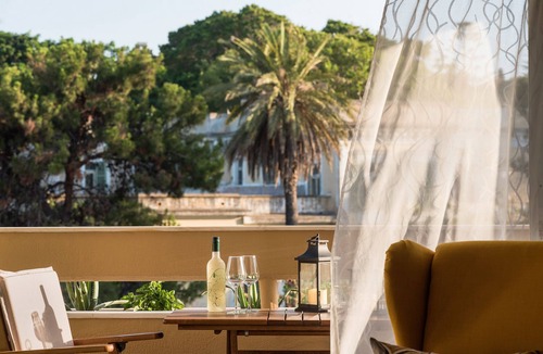 Rhodes Apartment | A freshly renovated, luxury apartment right in the heart of Rhodes City