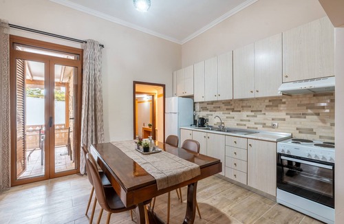 Soroni House | Absinthia Legacy Country House with Shared Garden, Wi-Fi and Air Conditioning