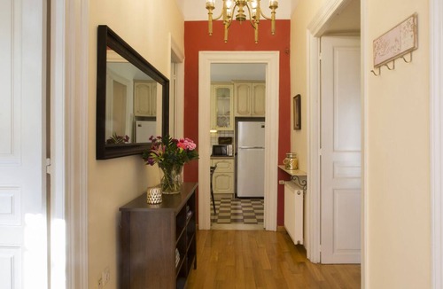 Koukaki Apartment | Acropolis Neoclassic Mansion: Perfectly situated & fully equipped - Sleeps 6