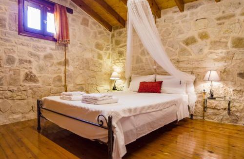Mpogdanatika Hotel | Adamantia Traditional Village